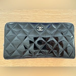 Chanel wallet with zipper